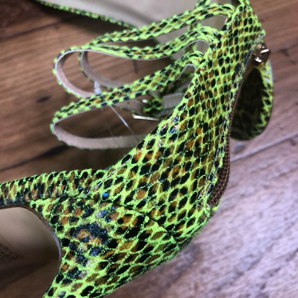 ‼️SALE‼️Fashion Nova Lime Green SnakePrint Heels 7 - Picture 6 of 10